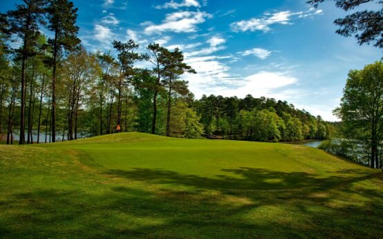 lapangan golf dengan pemandangan menakjubkan